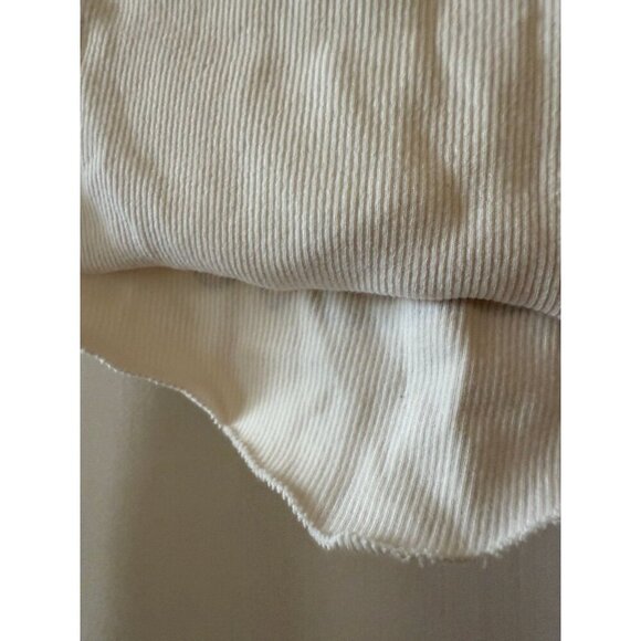 Forever 21 Women’s size medium Fearless Tour cropped shirt - Picture 7 of 9